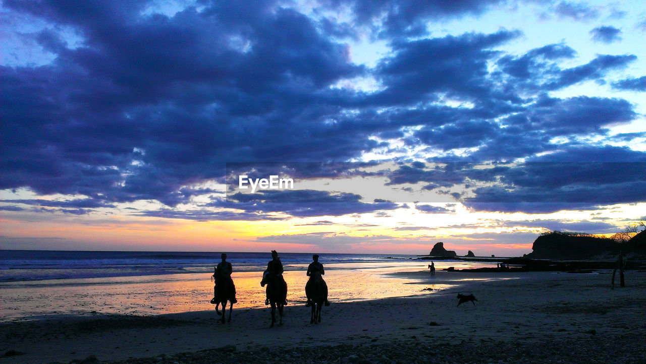 SCENIC VIEW OF SEA AT SUNSET