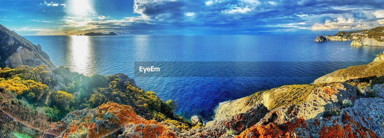 SCENIC VIEW OF SEA AGAINST ROCKS