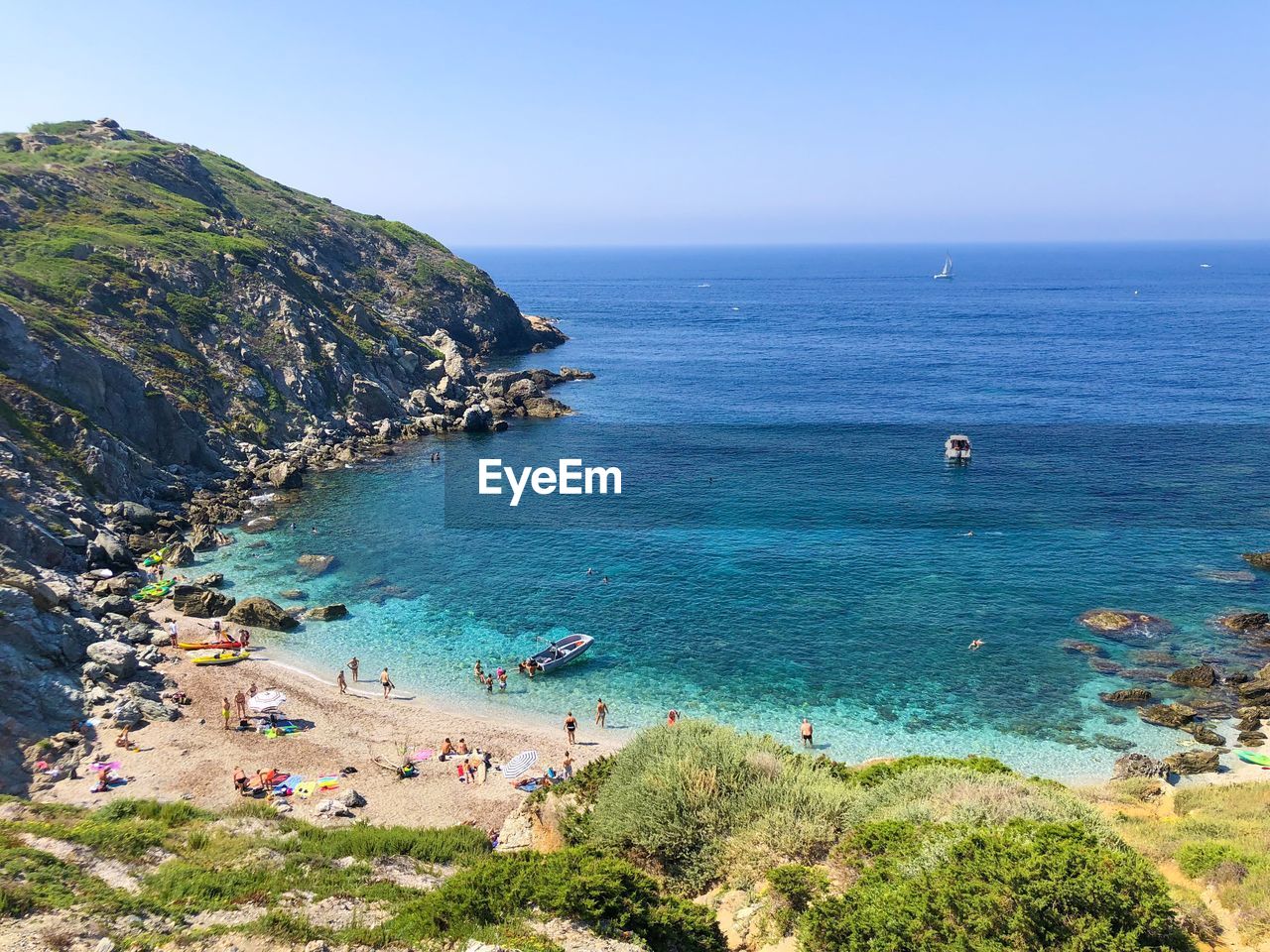 HIGH ANGLE VIEW OF SEA AGAINST BLUE SKY