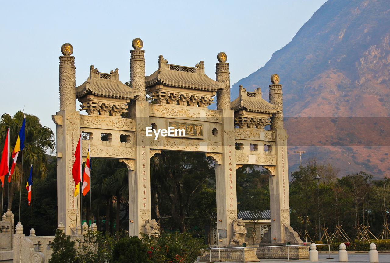 VIEW OF HISTORICAL BUILDING AGAINST SKY