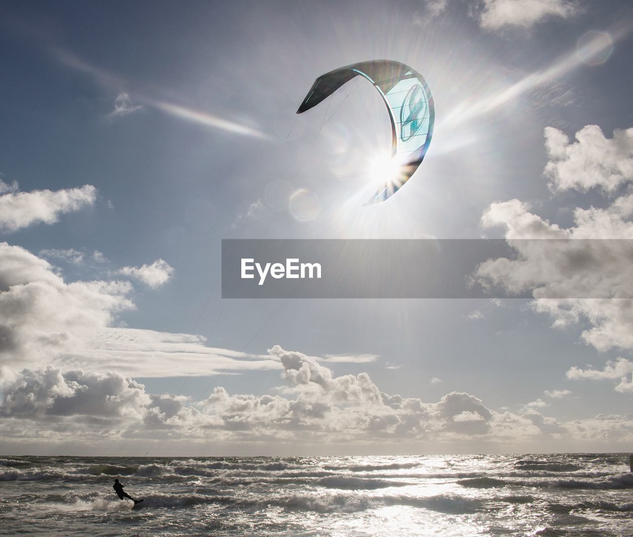 LOW ANGLE VIEW OF KITE FLYING OVER SEA