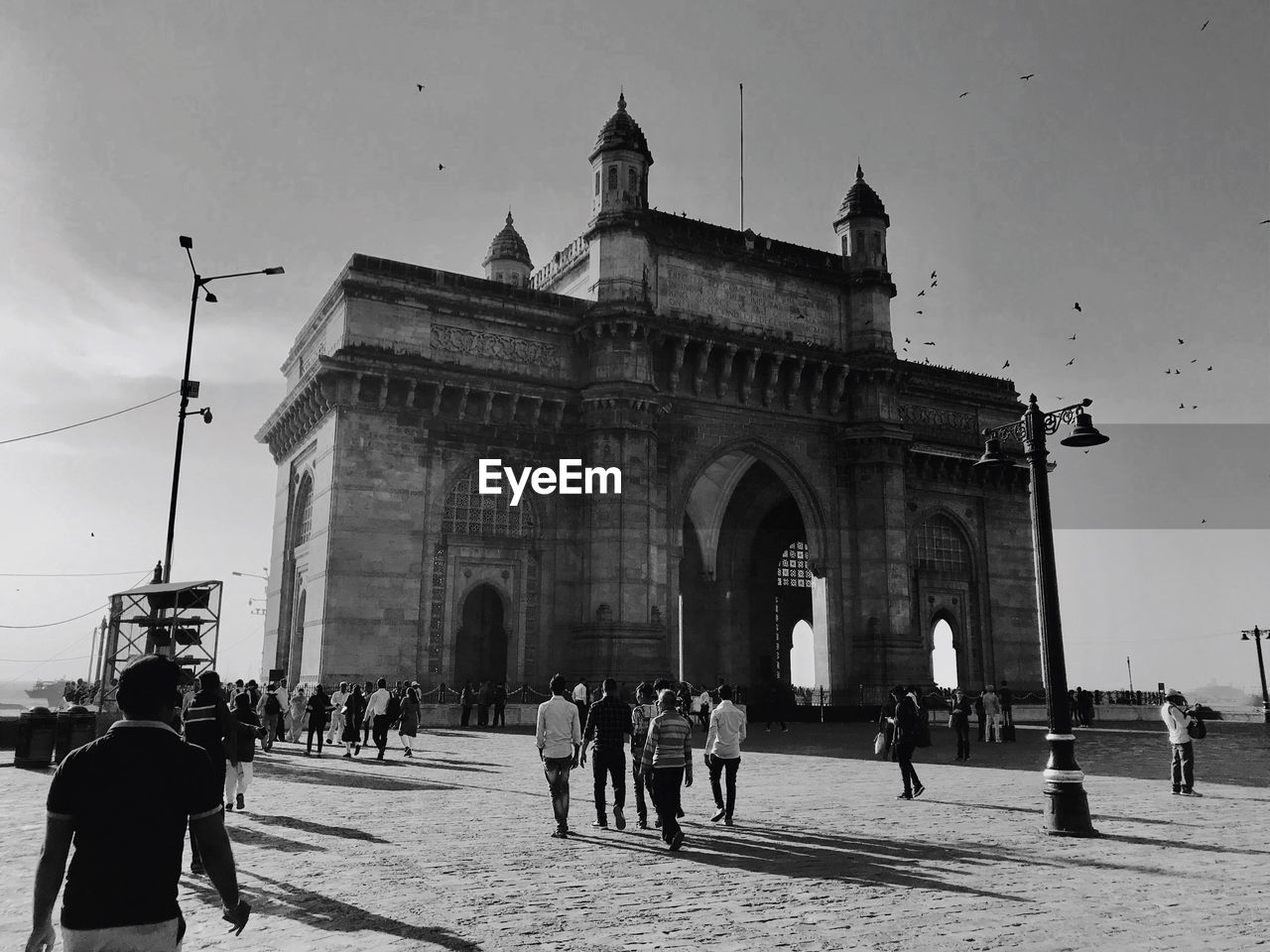 People in front of gateway to india