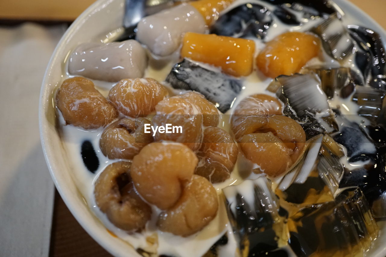 HIGH ANGLE VIEW OF ICE CREAM IN BOWL