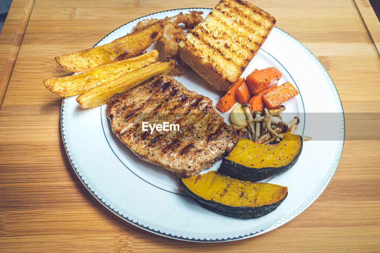 HIGH ANGLE VIEW OF BREAKFAST ON TABLE