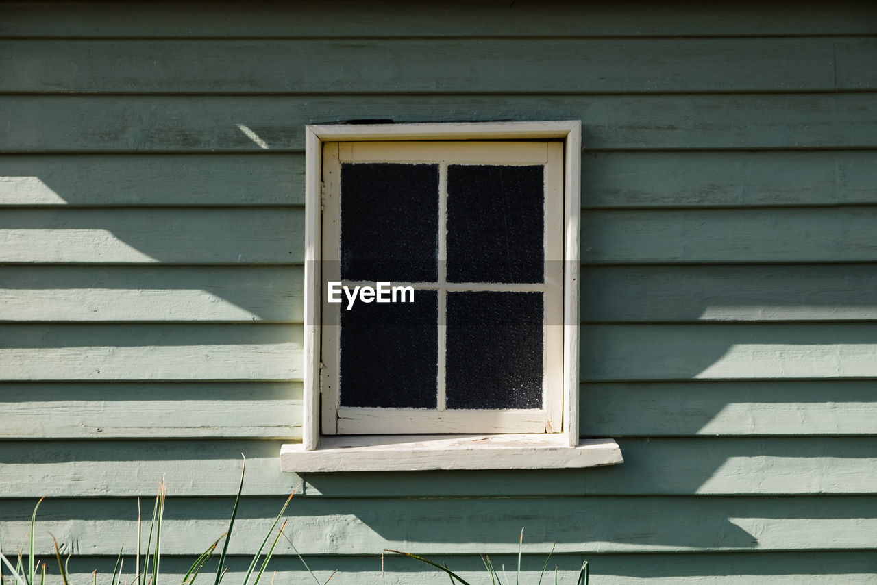 LOW ANGLE VIEW OF WINDOWS ON BUILDING