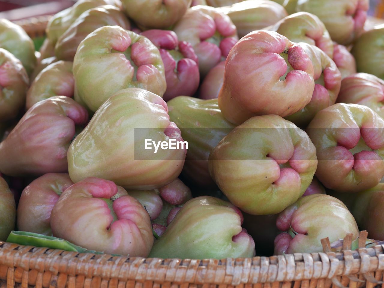 FULL FRAME SHOT OF FRUITS FOR SALE IN MARKET