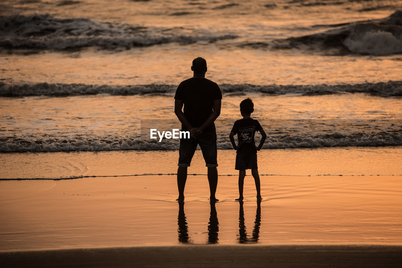 SILHOUETTE OF TOURISTS ON BEACH