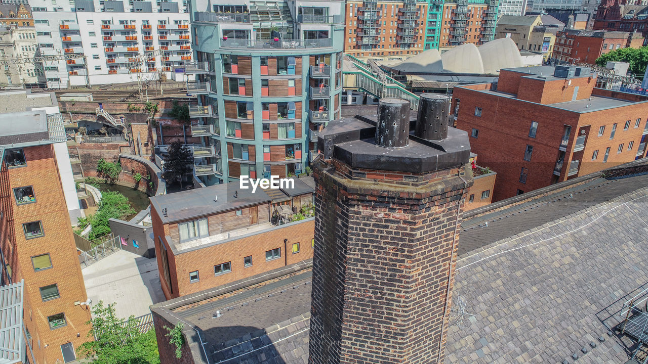 HIGH ANGLE VIEW OF BUILDINGS BY STREET IN CITY