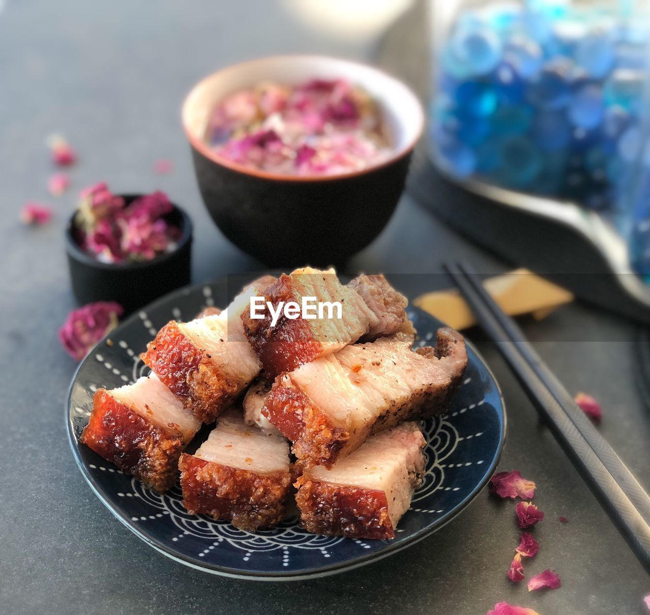 HIGH ANGLE VIEW OF DESSERT IN PLATE