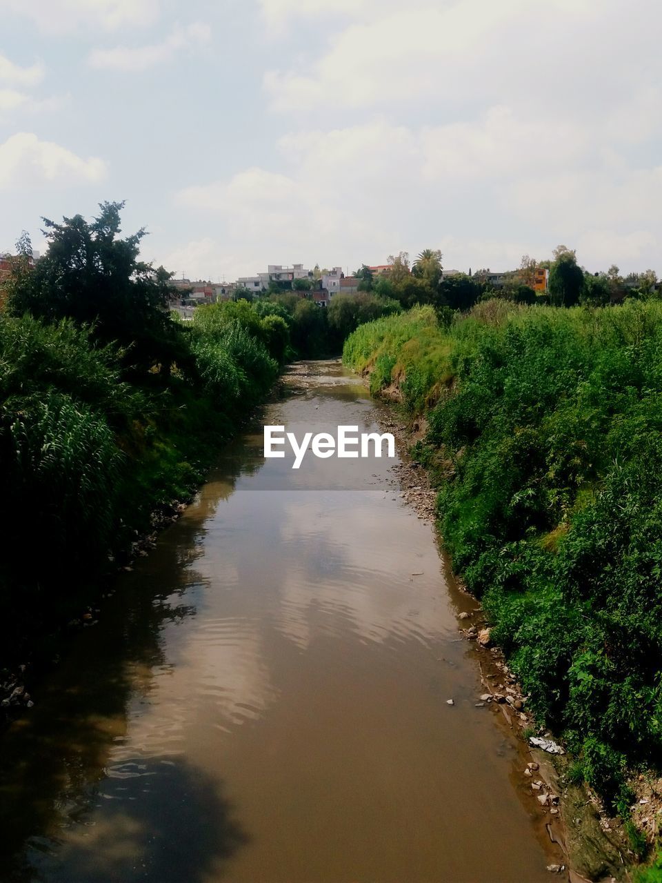 SCENIC VIEW OF RIVER AGAINST SKY