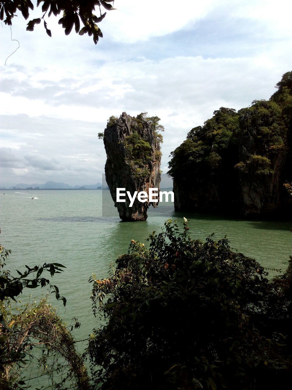 SCENIC VIEW OF SEA AND CLIFF