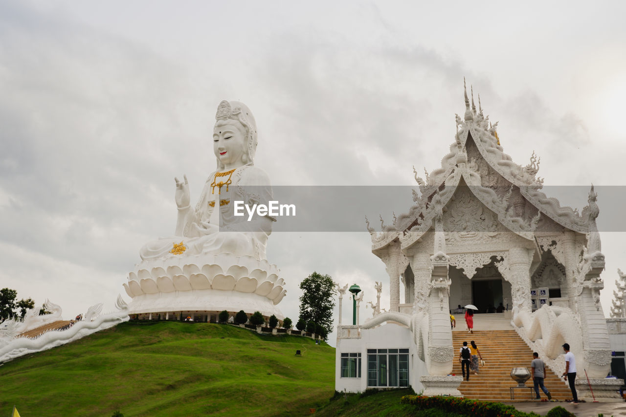 STATUE OF TEMPLE AGAINST BUILDING