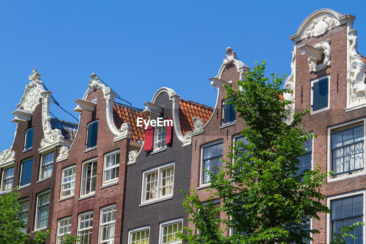 LOW ANGLE VIEW OF BUILDINGS IN TOWN