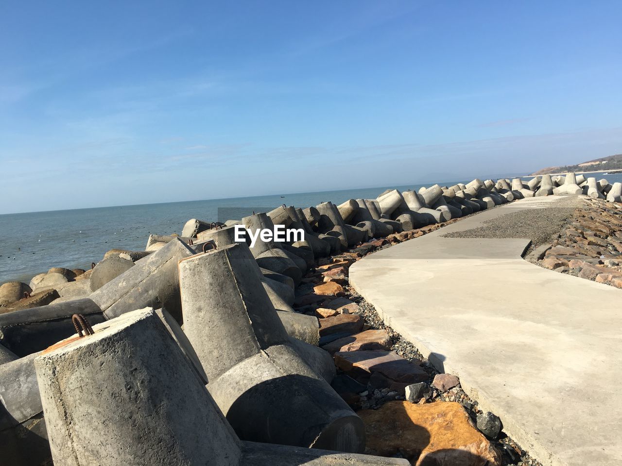 PANORAMIC VIEW OF BEACH AGAINST SKY