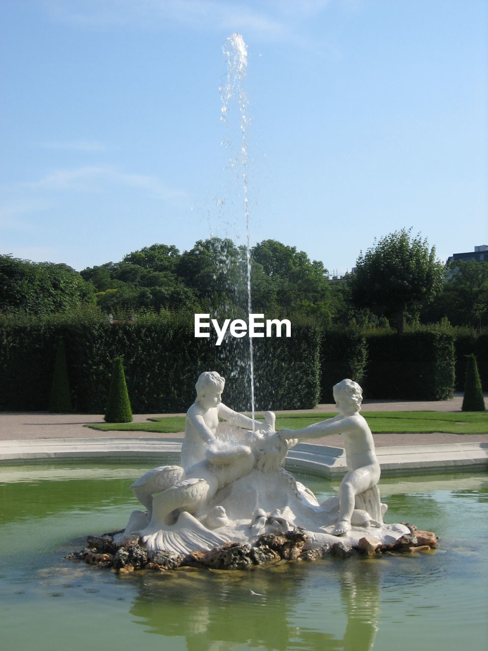 WATER SPLASHING ON FOUNTAIN