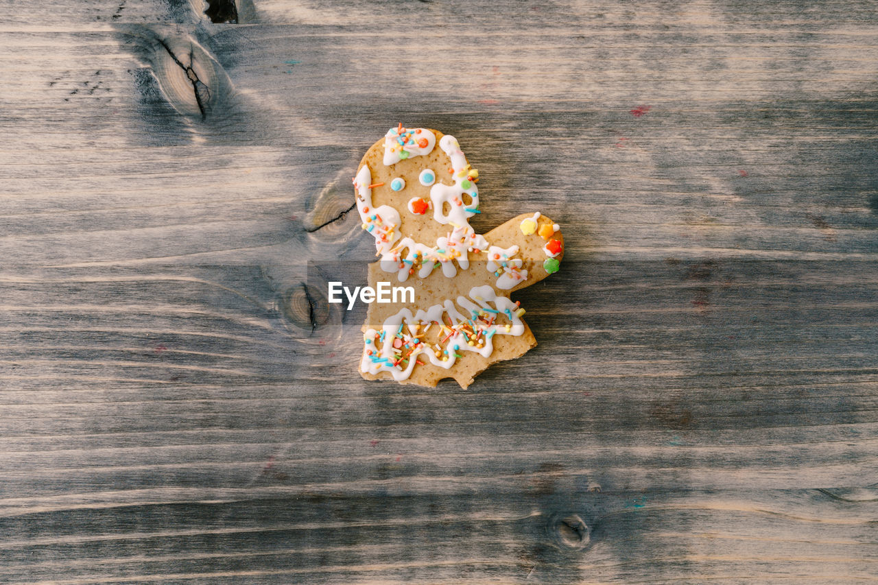 directly above shot of gingerbread cookies on wooden table