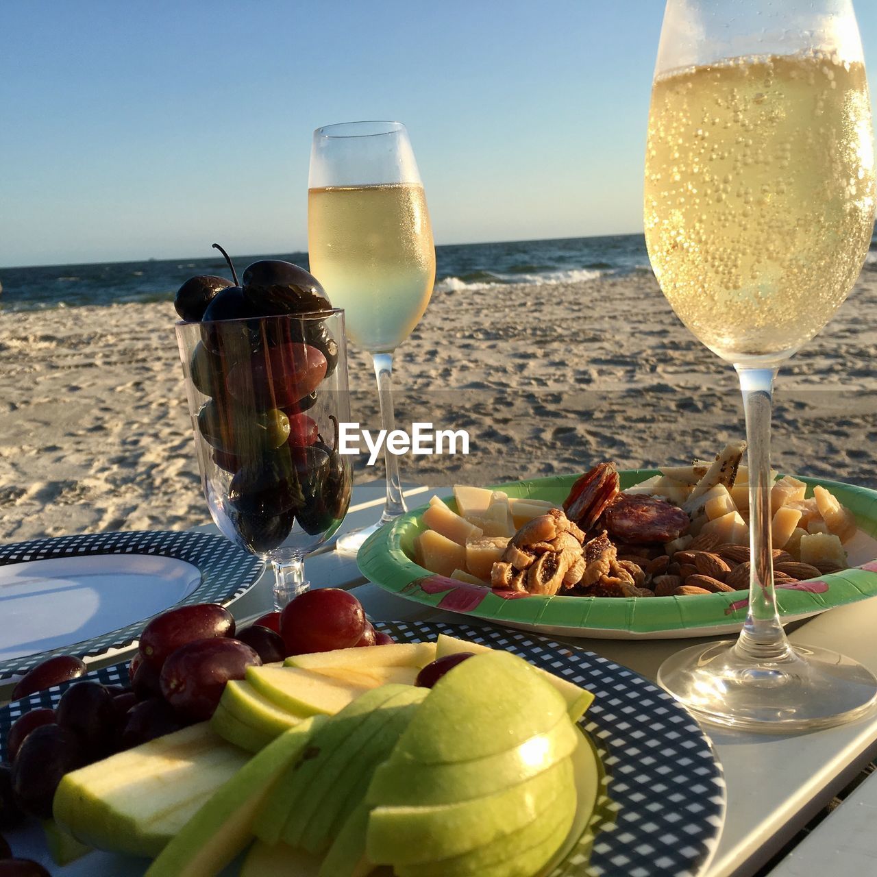 CLOSE-UP OF DRINKS ON THE BEACH