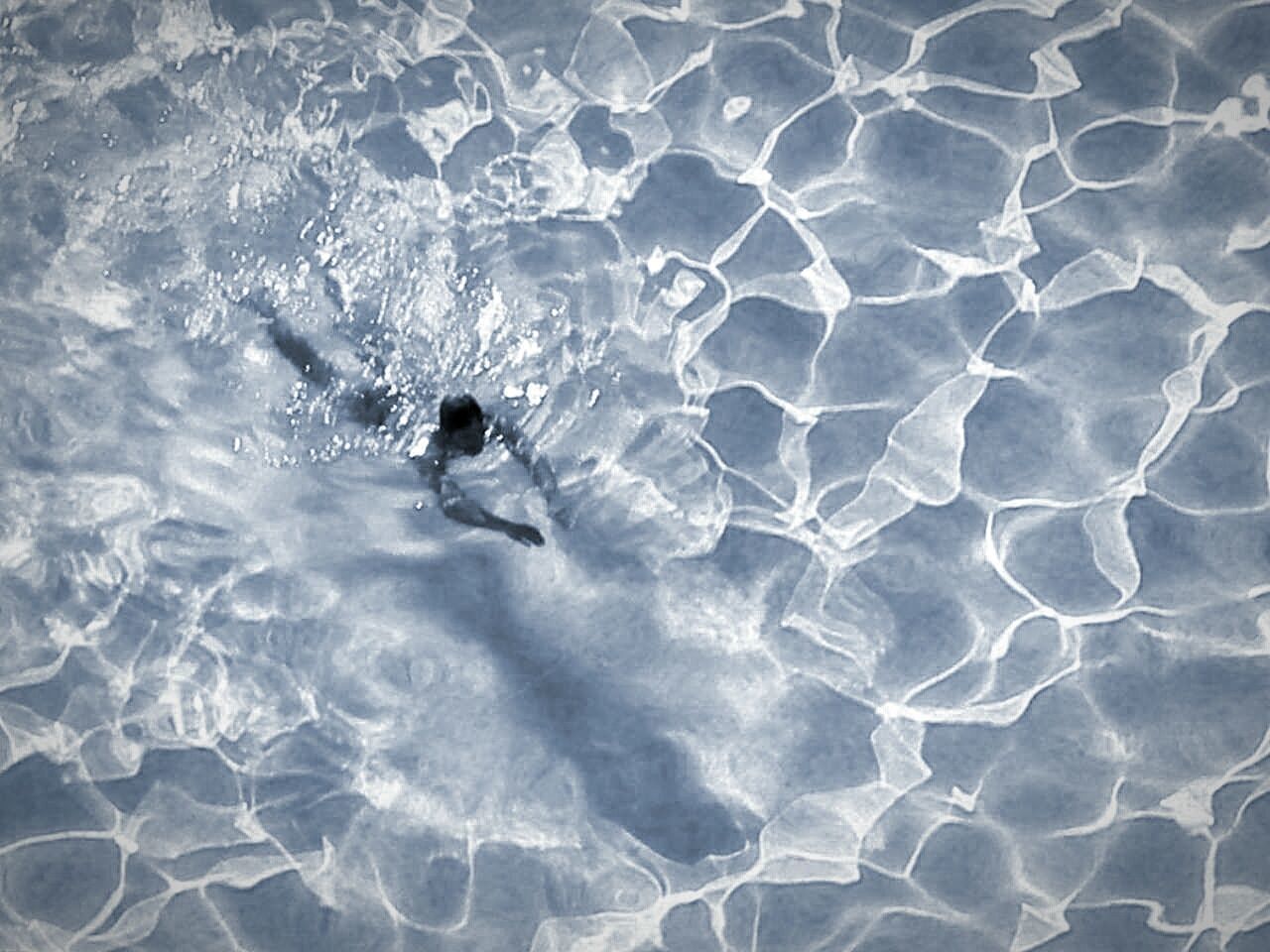 FULL FRAME SHOT OF WATER IN SEA