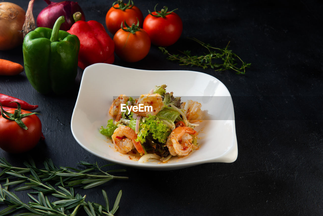 HIGH ANGLE VIEW OF FRUITS AND VEGETABLES ON TABLE