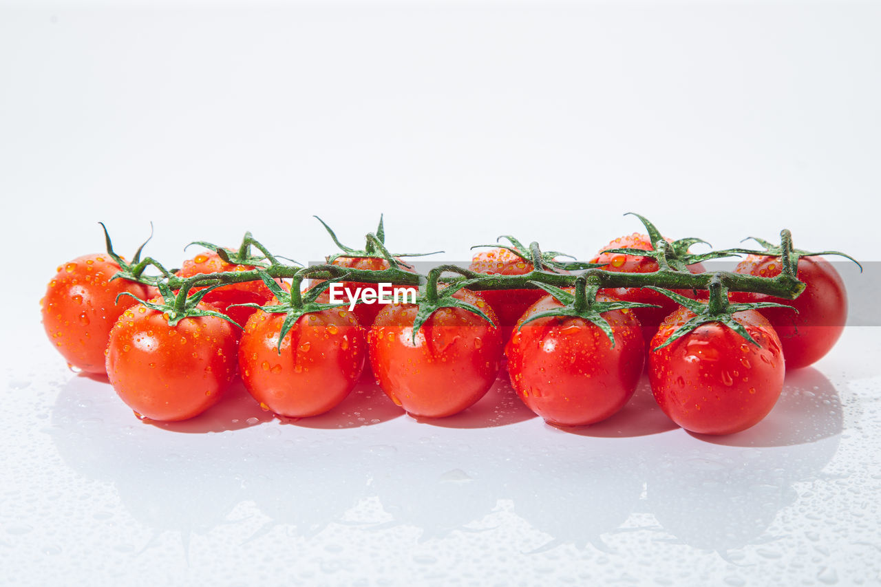 food, food and drink, healthy eating, tomato, freshness, fruit, wellbeing, vegetable, red, plant, produce, plum tomato, studio shot, no people, indoors, group of objects, cherry tomato, in a row, copy space