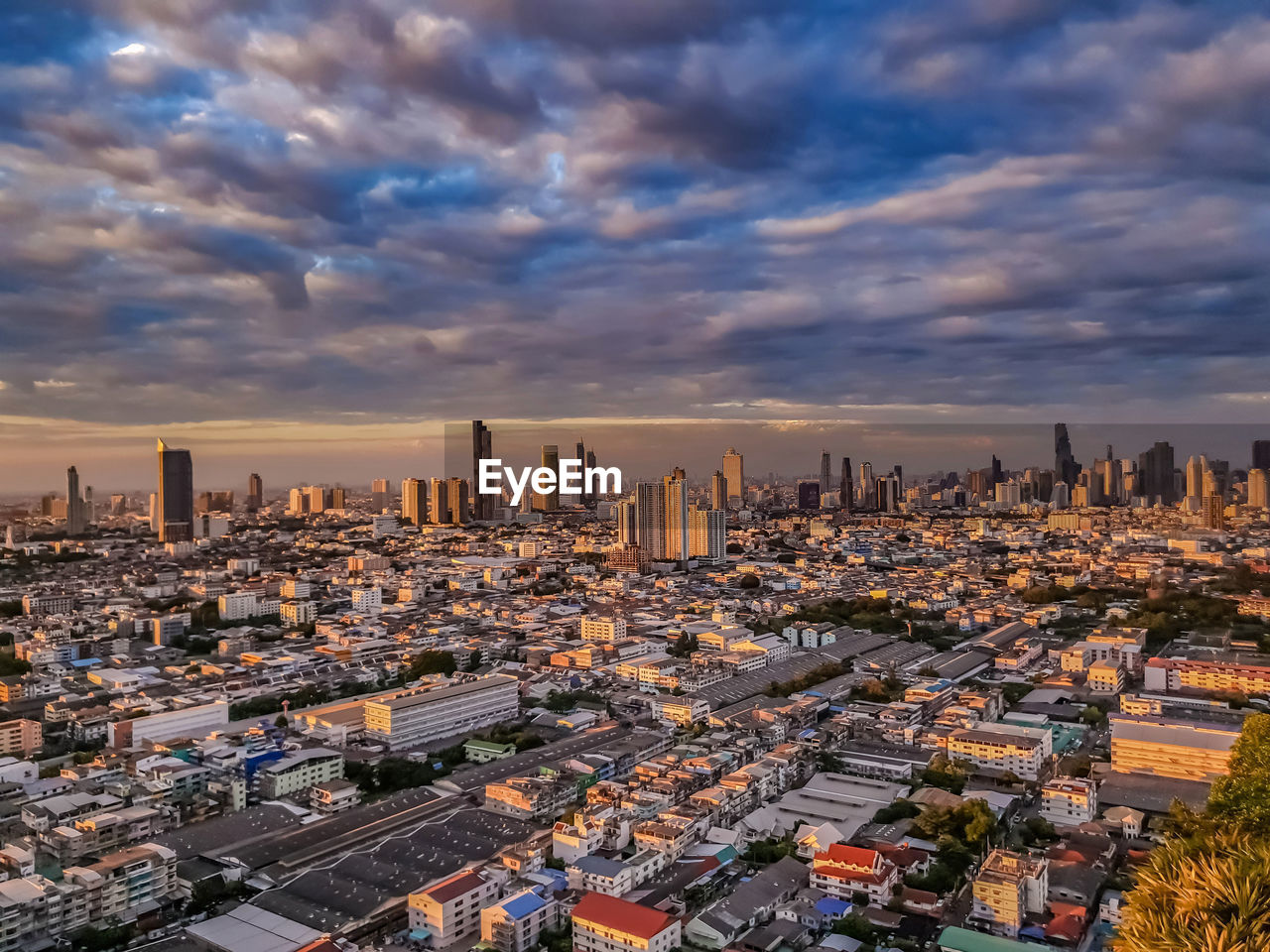 HIGH ANGLE VIEW OF BUILDINGS AGAINST SKY DURING SUNSET