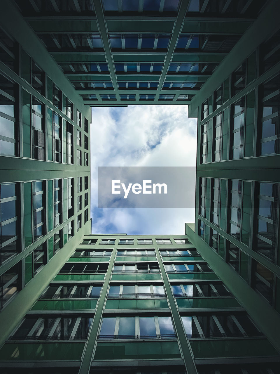 LOW ANGLE VIEW OF BUILDINGS AGAINST SKY