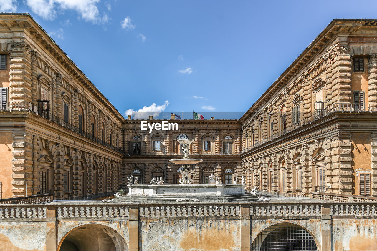 Artichoke fountain at palazzo pitti against sky