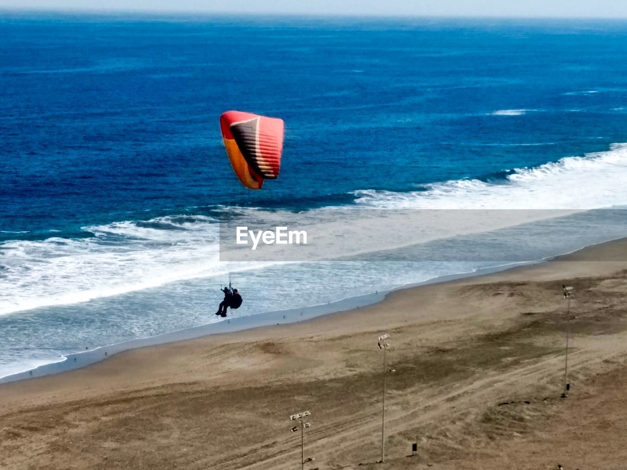 SCENIC VIEW OF BEACH UMBRELLA ON SEA