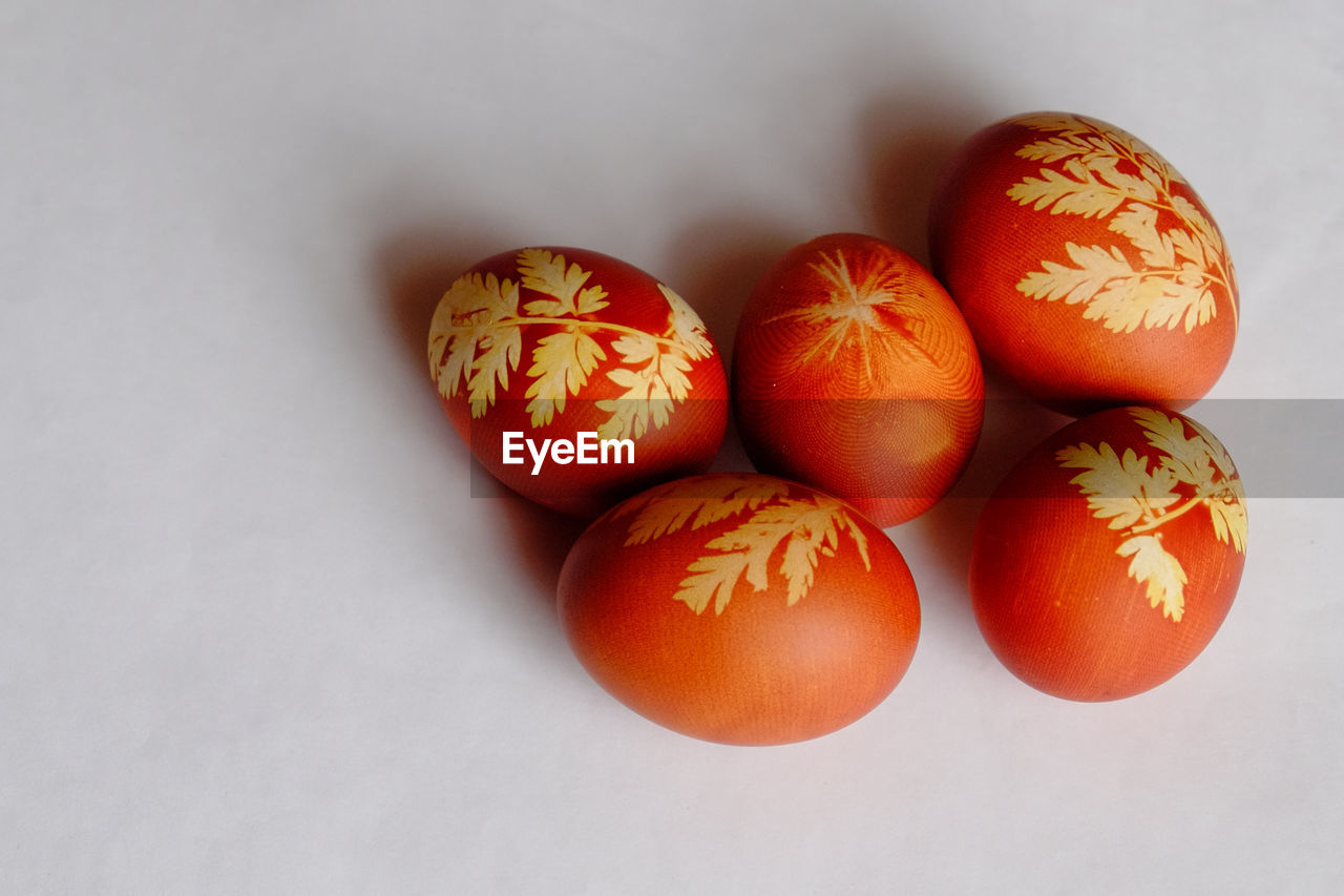 CLOSE-UP OF FRUITS ON TABLE