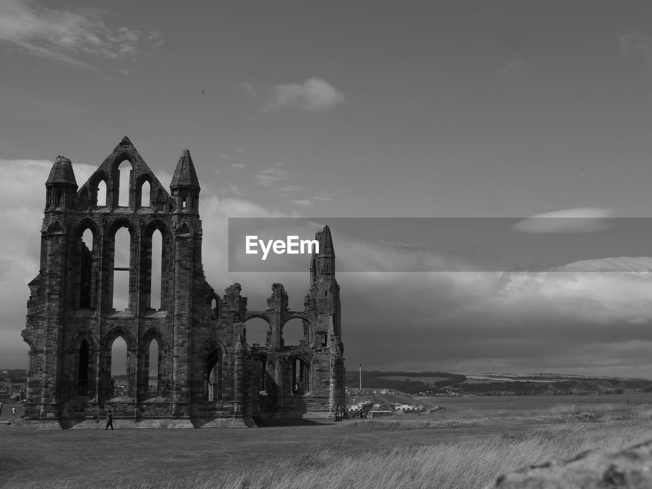 OLD RUIN OF BUILDING AGAINST SKY