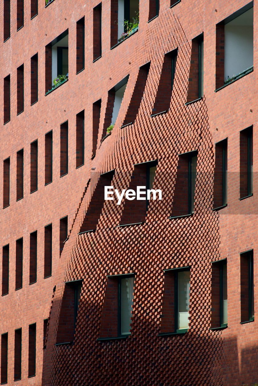 FULL FRAME SHOT OF BUILDING WITH RED WINDOWS