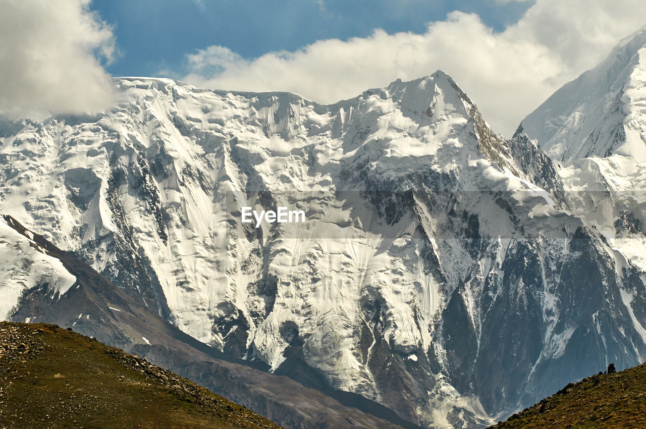 SNOWCAPPED MOUNTAINS AGAINST SKY