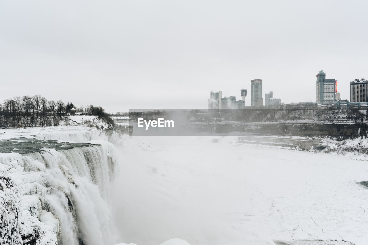 SCENIC VIEW OF SNOW AGAINST SKY