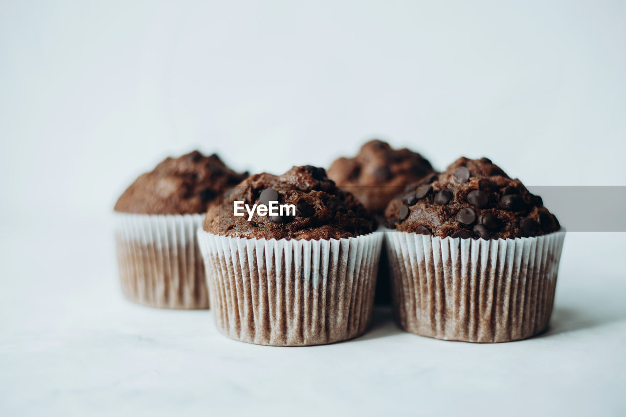 CLOSE-UP OF CHOCOLATE CAKE