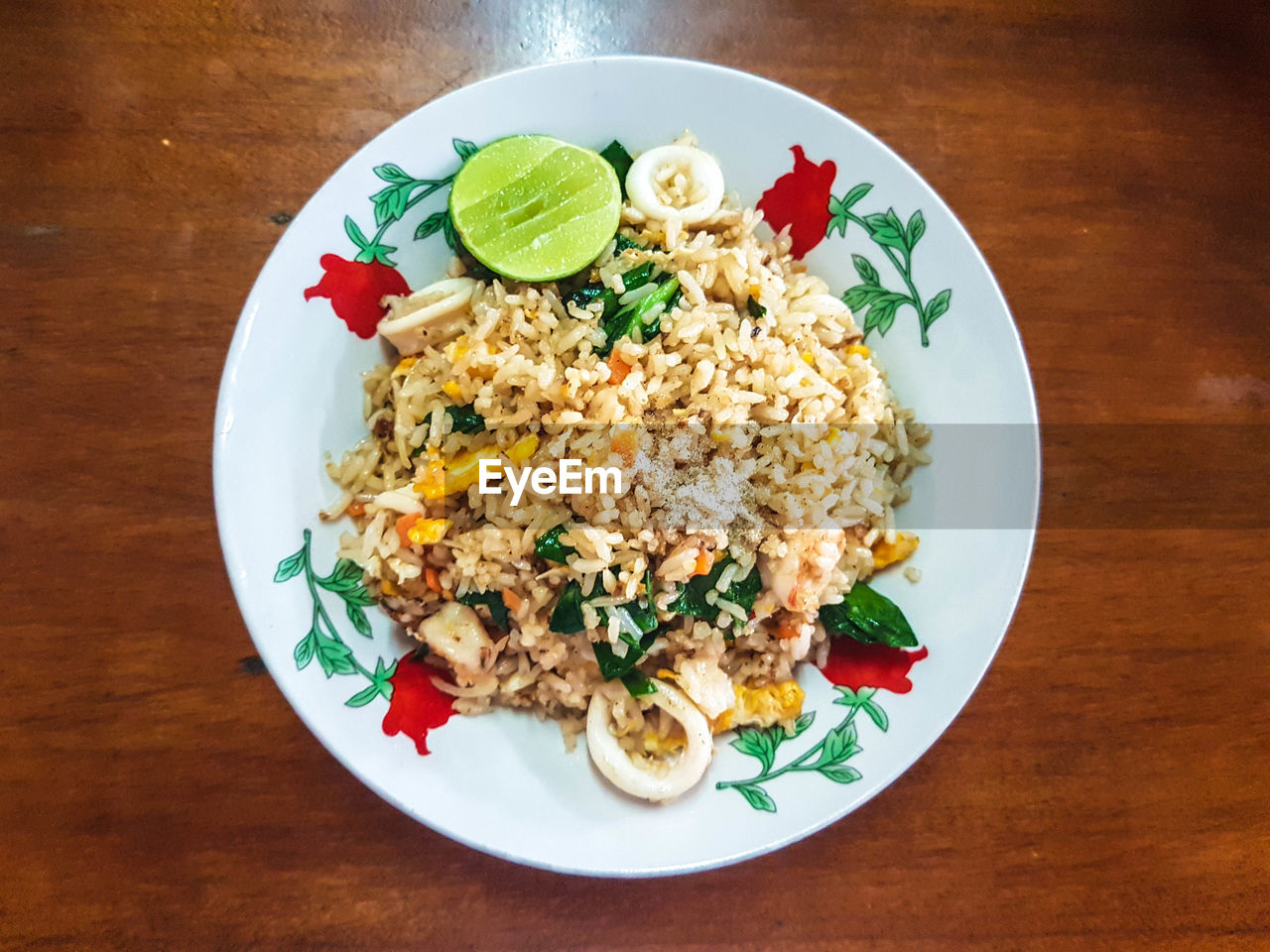 HIGH ANGLE VIEW OF FOOD ON TABLE