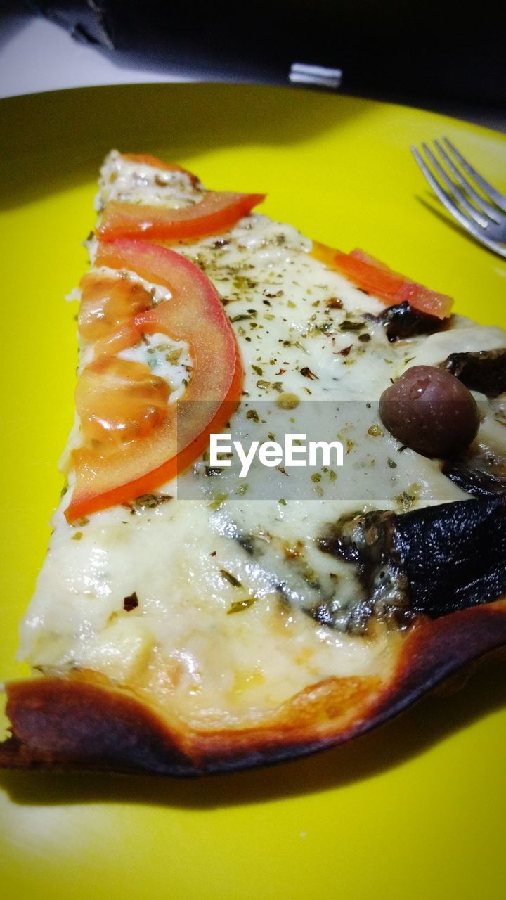 CLOSE-UP OF BURGER ON TABLE