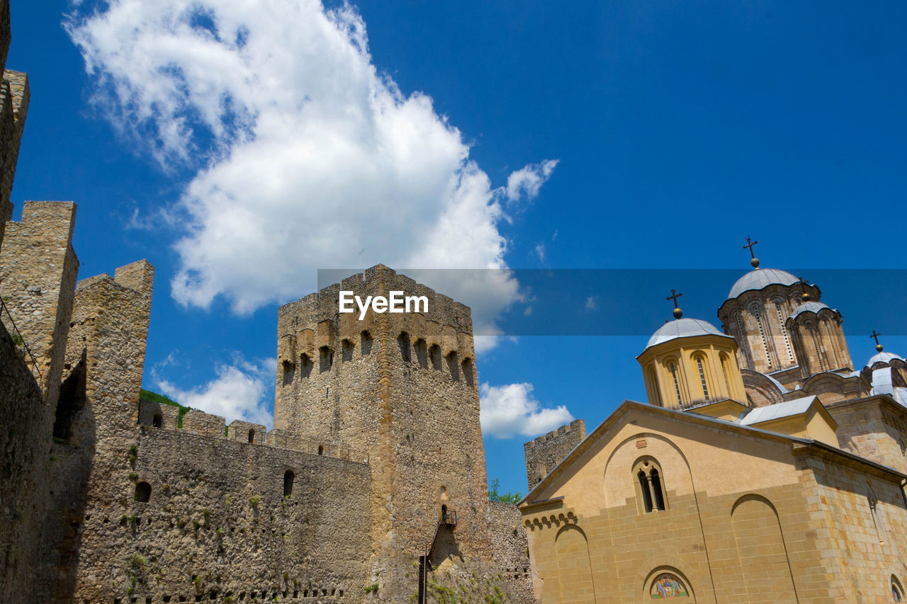 LOW ANGLE VIEW OF CATHEDRAL AGAINST SKY