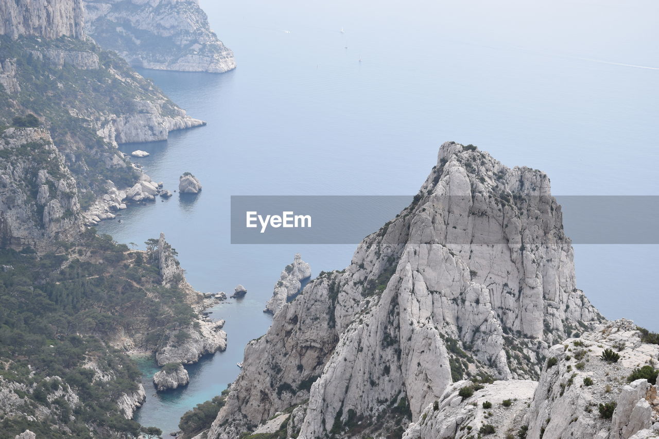 HIGH ANGLE VIEW OF ROCK FORMATION BY SEA