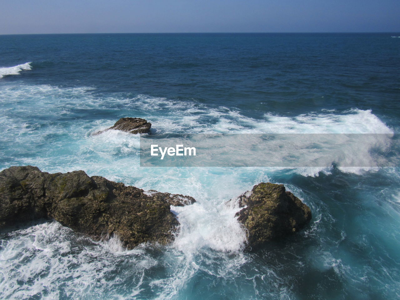 SCENIC VIEW OF SEA AGAINST ROCKS