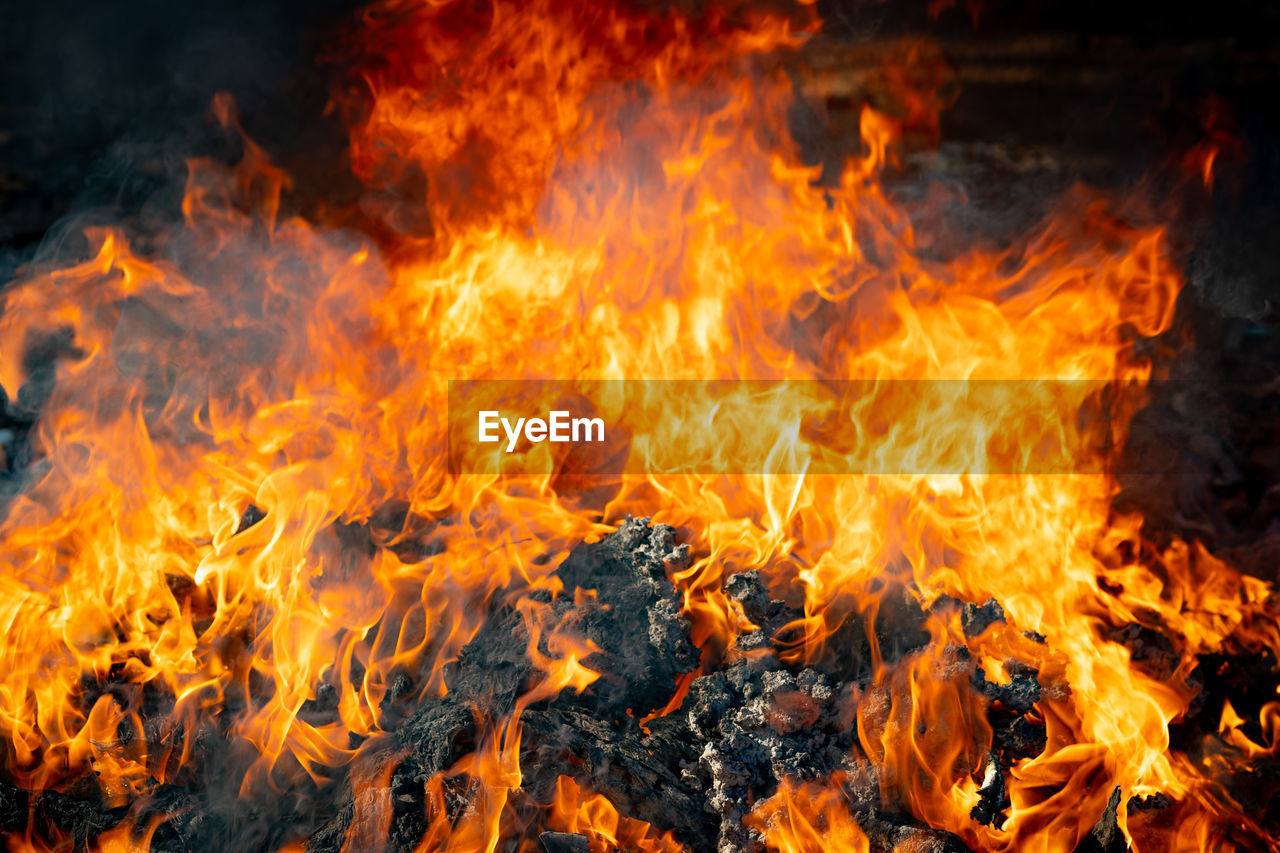 CLOSE-UP OF FIRE BURNING AT NIGHT