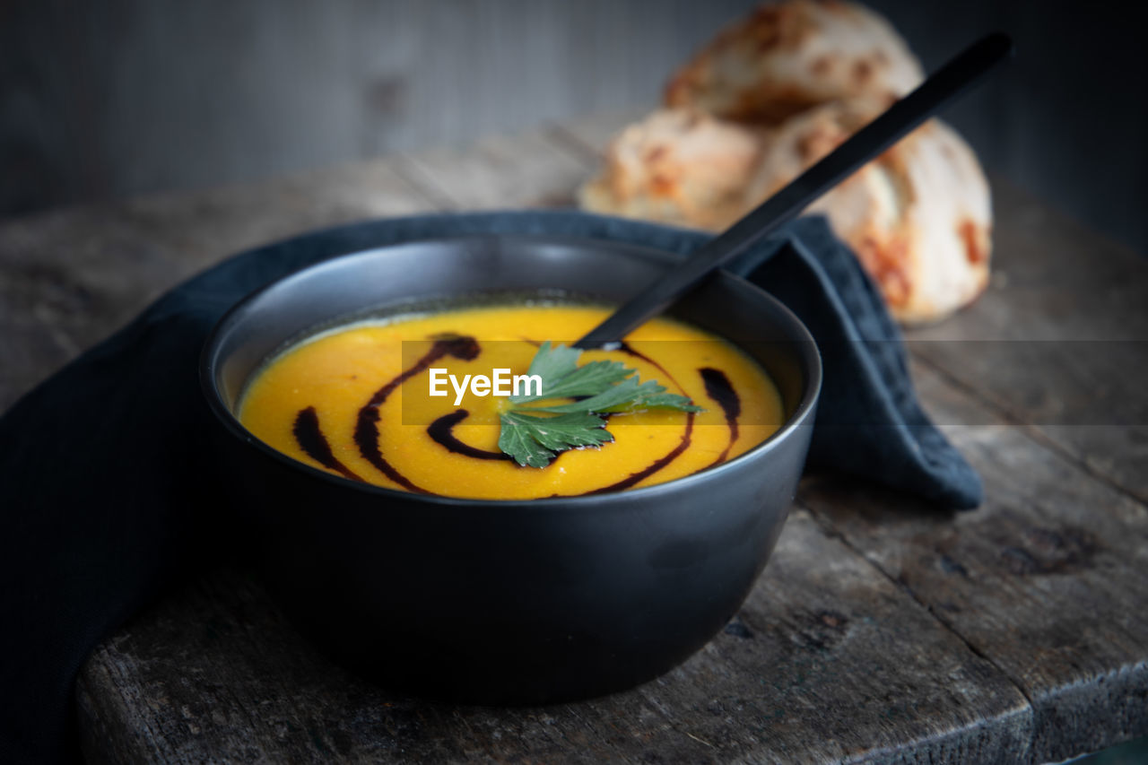 CLOSE-UP OF TEA IN BOWL