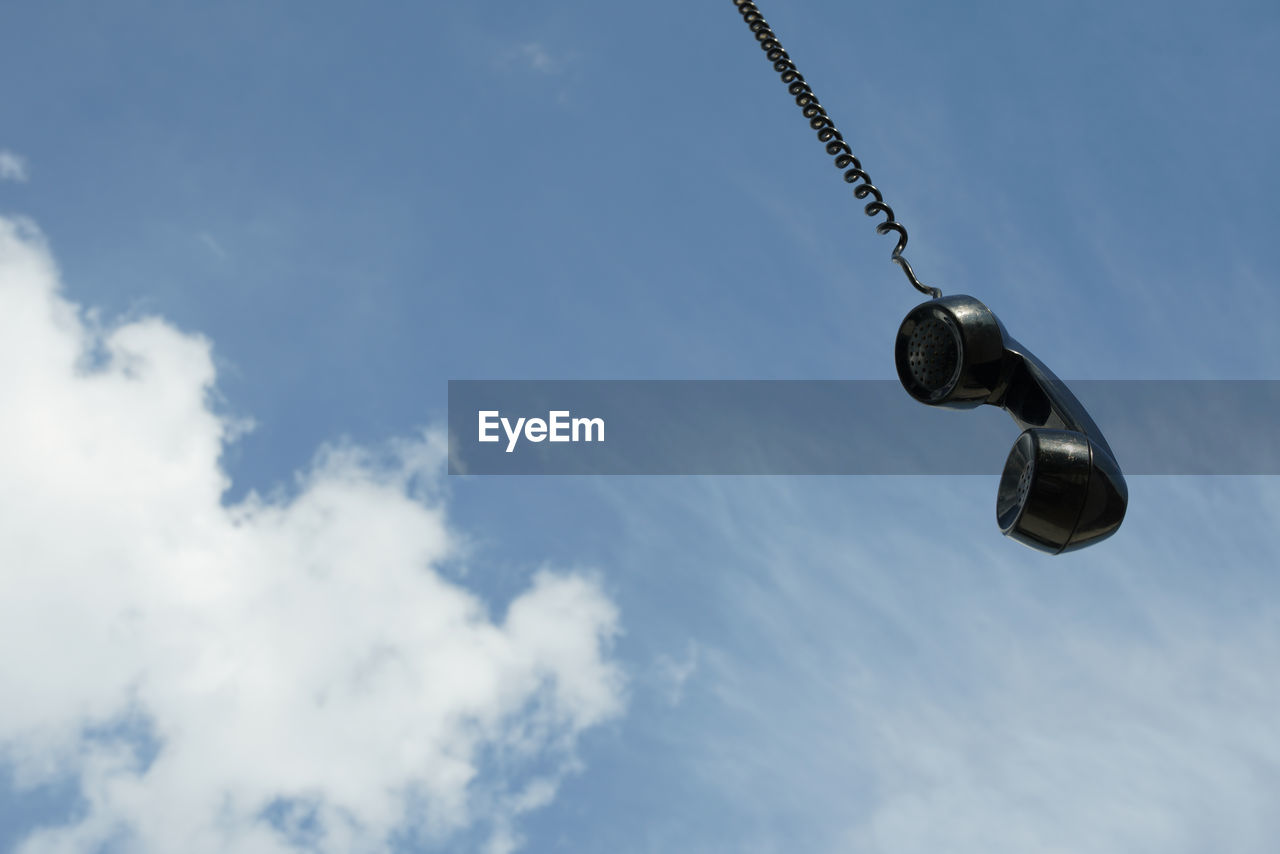 LOW ANGLE VIEW OF CRANE AGAINST SKY