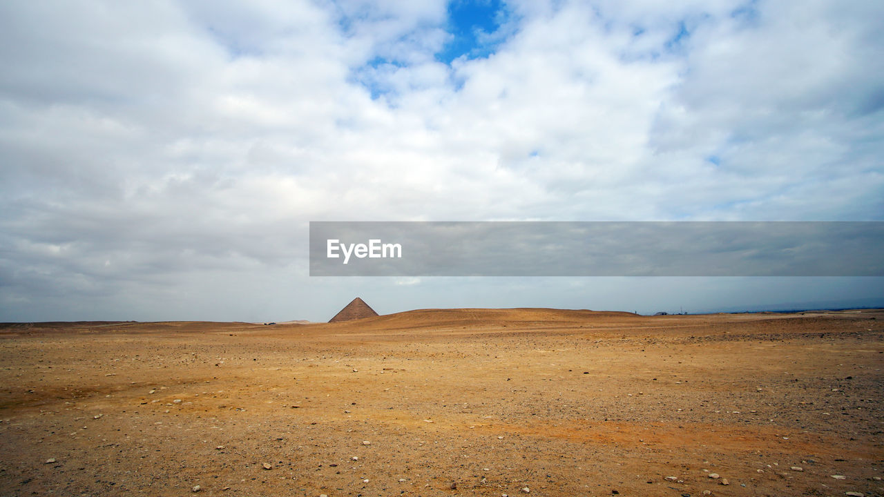 VIEW OF A DESERT