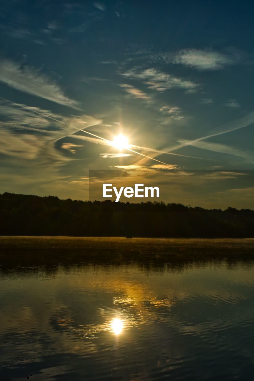 SCENIC VIEW OF LAKE AGAINST SUNSET SKY