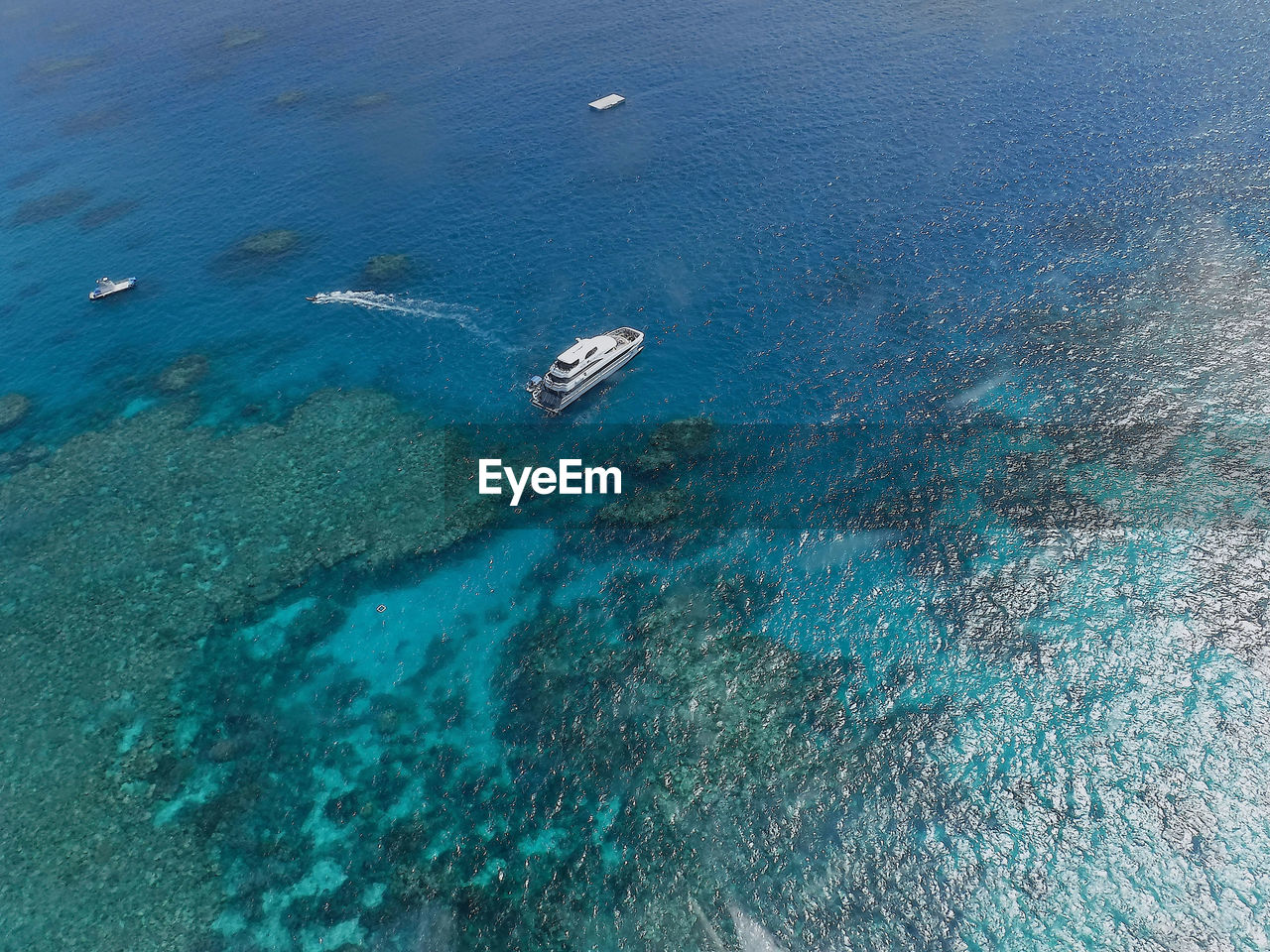 HIGH ANGLE VIEW OF SEA IN WATER