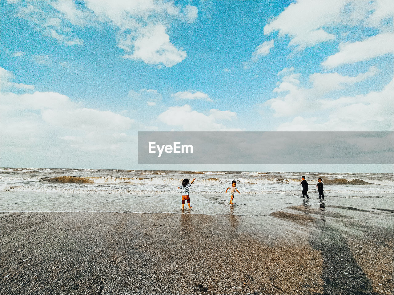 PEOPLE ON BEACH