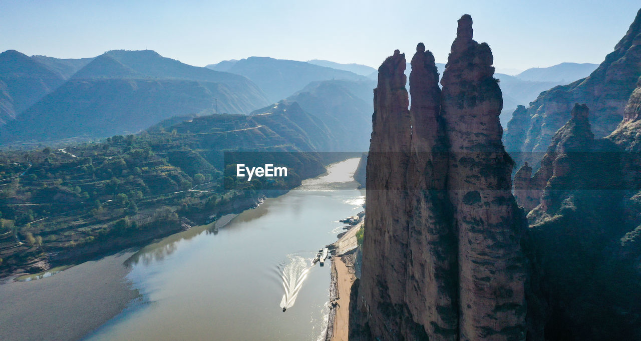 PANORAMIC VIEW OF MOUNTAIN RANGE