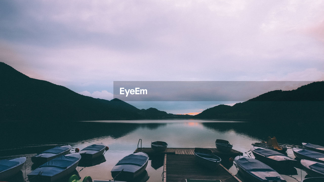 SCENIC VIEW OF LAKE BY MOUNTAINS AGAINST SKY