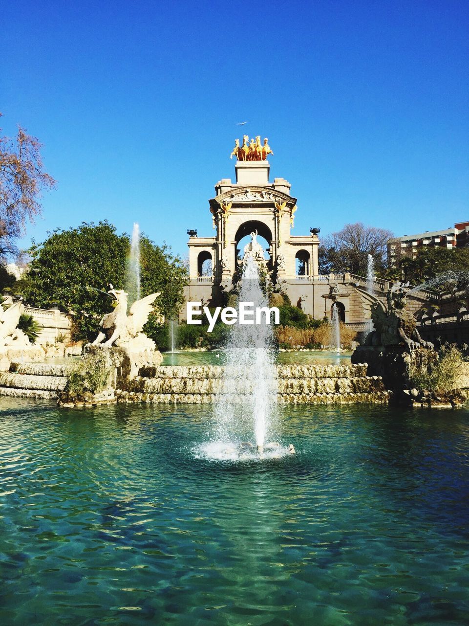 VIEW OF FOUNTAIN AGAINST CLEAR SKY