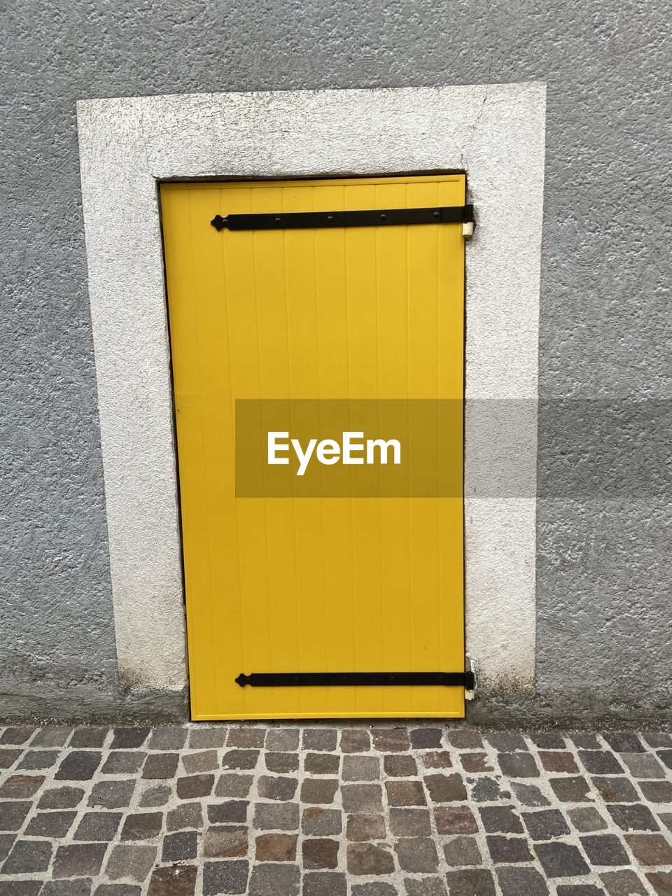 wall - building feature, yellow, wall, architecture, built structure, no people, brick wall, brick, building exterior, pattern, rectangle, textured, close-up, sign, communication, copy space, day